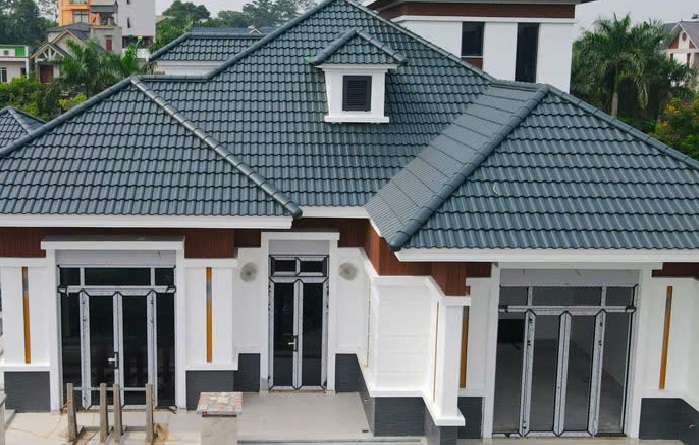 Mái tôn giả ngói biệt thự sang trọng