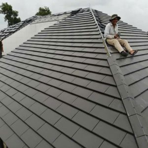 Thợ thi công lợp mái tôn sóng ngói chuyên nghiệp