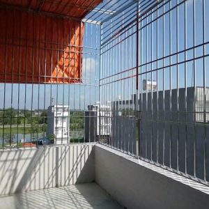 Khung sắt bảo vệ ban công thoáng mát an toàn