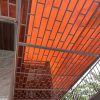 Mái nhựa poly lấy sáng màu cam sân thượng