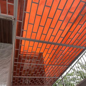 Mái nhựa poly lấy sáng màu cam sân thượng