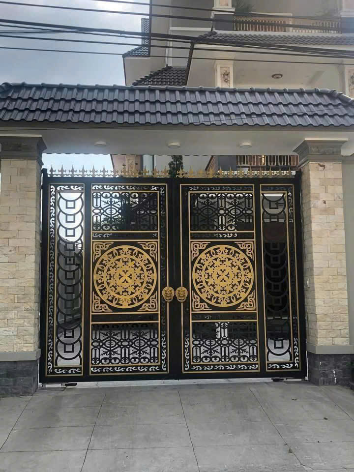 Cổng sắt mỹ nghệ mạ vàng biệt thự cổ điển