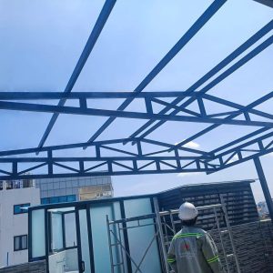 Thi công vì kèo khung sắt lợp tôn chống nóng