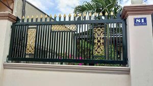 Hàng rào sắt hộp hoa văn chông nhọn mạ vàng