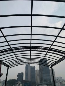 Mái vòm poly khung sắt sân thượng