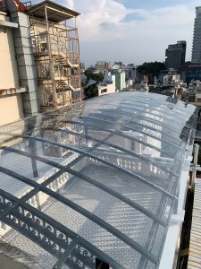 Mái vòm poly uốn cong view thành phố