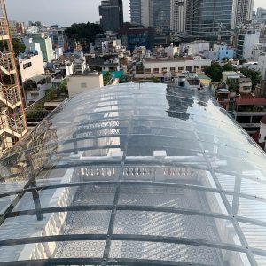 Mái vòm poly giếng trời uốn lượn thẩm mỹ