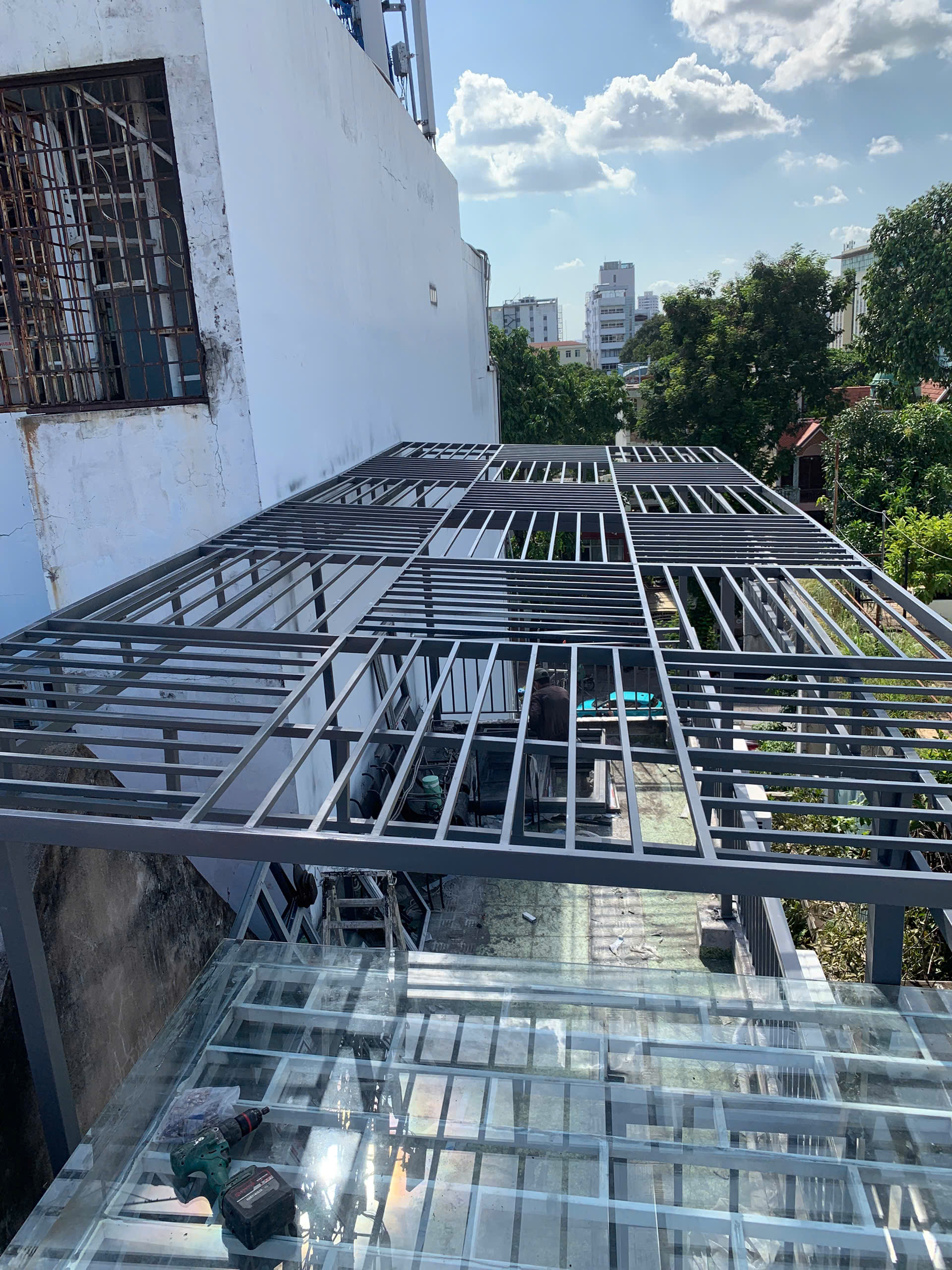Hệ mái che khung sắt hộp hiên hành lang lối đi bộ kiên cố
