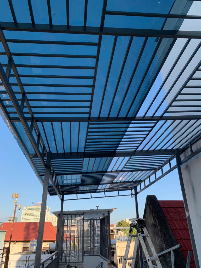 Thi công hoàn thiện mái lợp polycarbonate trong suốt lấy sáng khung sắt hộp tại TP.HCM - Cơ Khí An Tân Phát