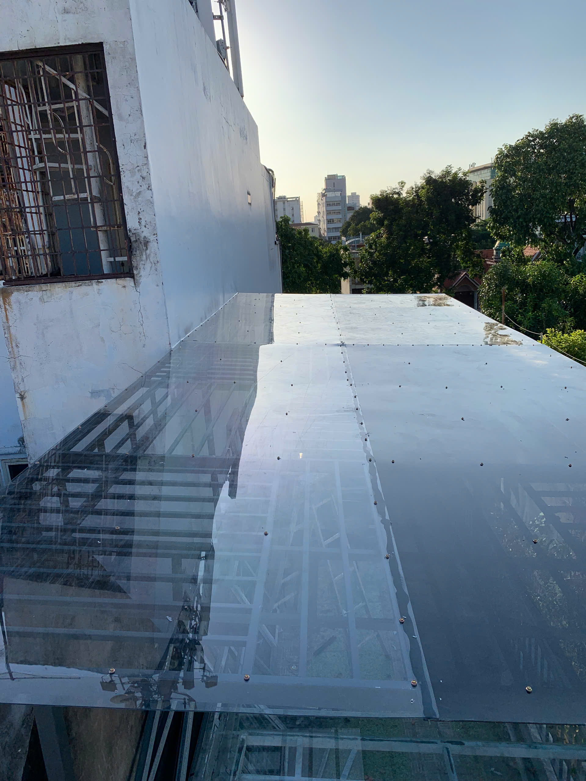 Gia công khung kèo mái tôn và tấm poly lấy sáng tại xưởng