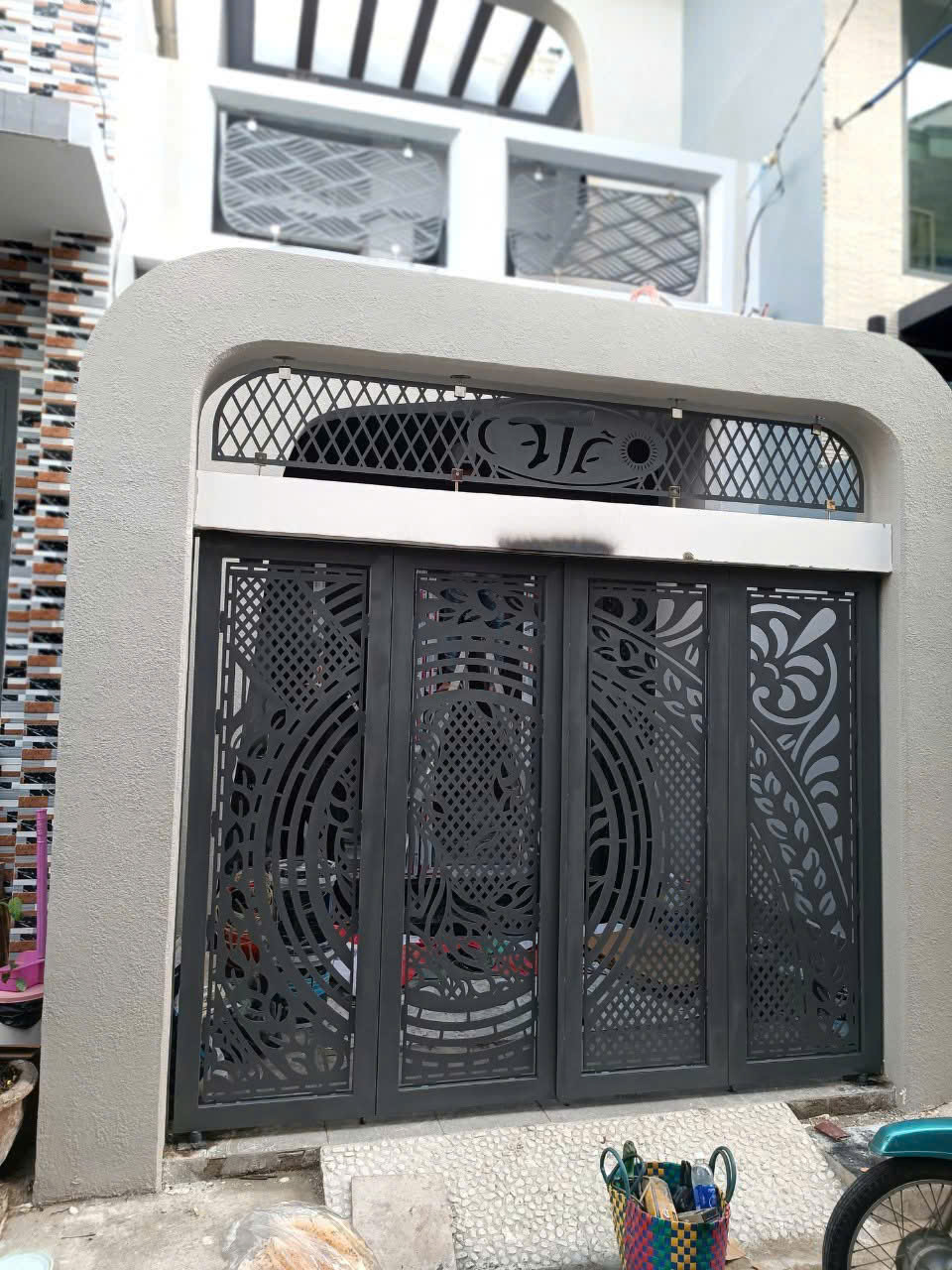 Mái che poly lấy sáng sân trước nhà phố sau khi nghiệm thu bàn giao