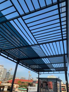 Thi công mái che poly mùa hè mới nhất 2026 chống nóng cản nhiệt hiệu quả tại TP.HCM